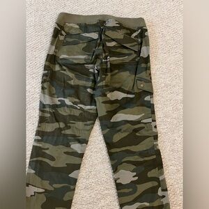 Camouflage Cargo Capri !!!!😊😊😊